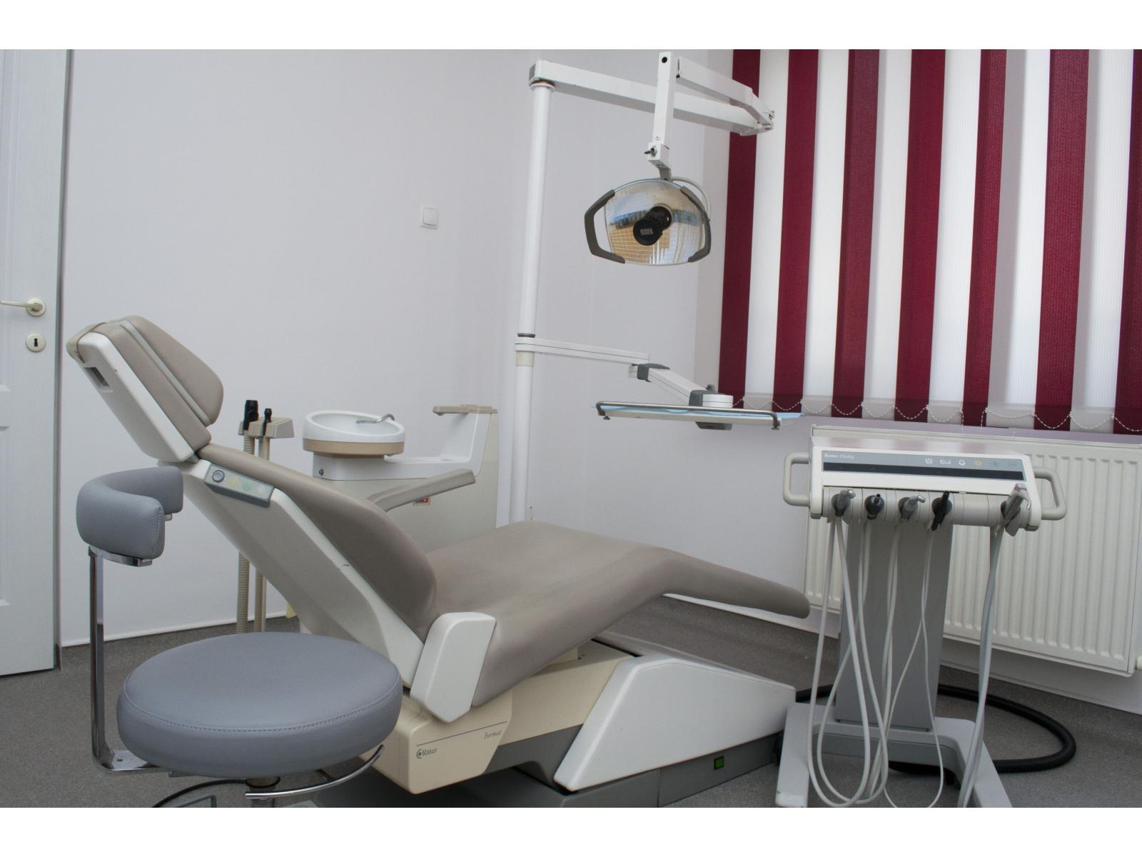 Andreea Dental Studio - cab13.JPG