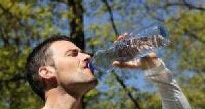 Beneficiile apei asupra detoxifierii ficatului