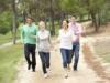 Mersul pe jos in grup previne bolile cardiace, accidentul vascular cerebral si depresia