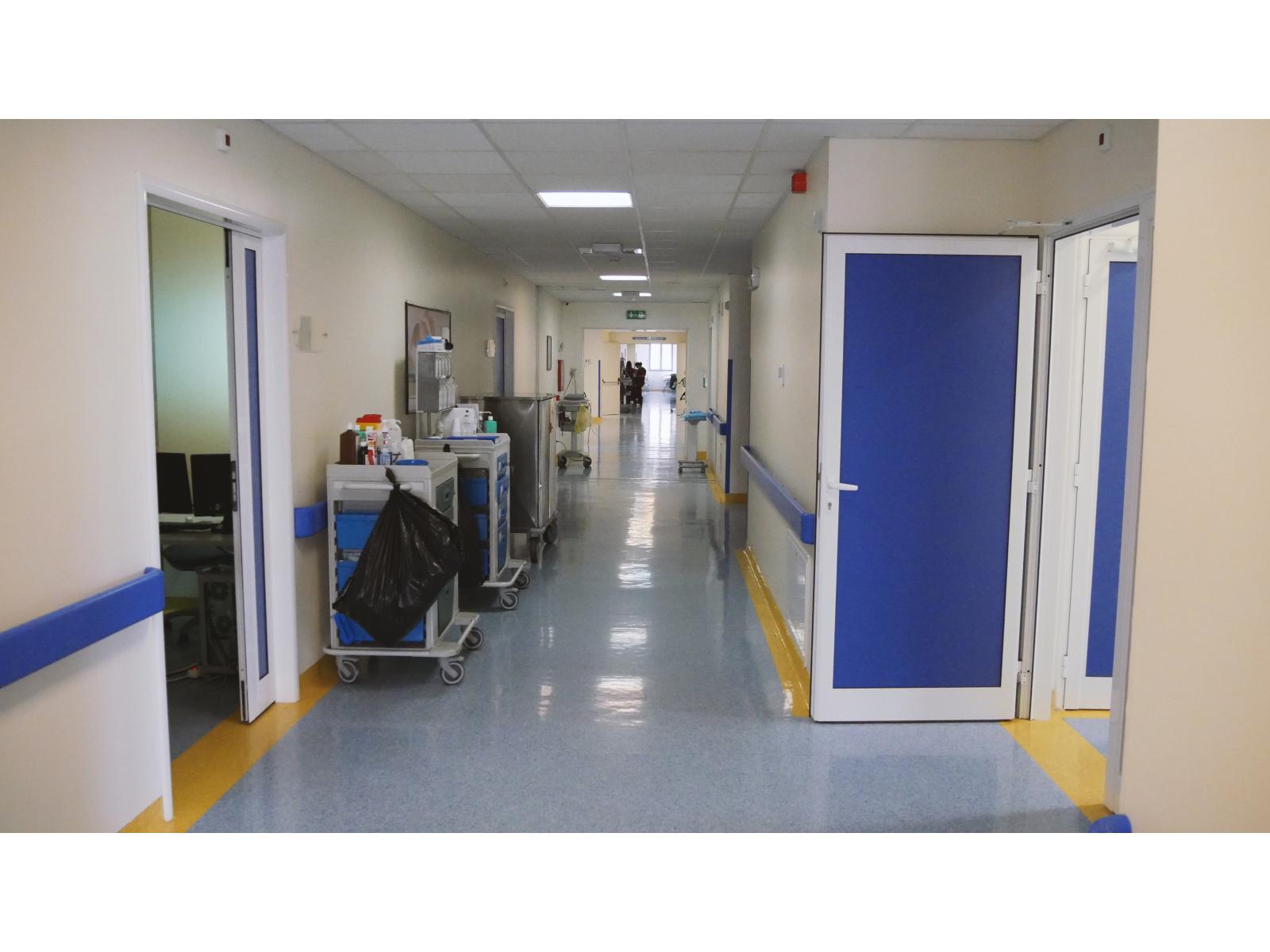 Centrele de Excelenta in Cardiologie si Radiologie Interventionala ... - hallway.jpg