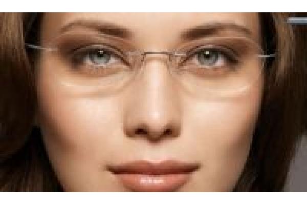 Clinica de Oftalmologie - TOPLASERMED - Face-Coseup-Of-Girl-Wearing-Glasses-602x355.jpg
