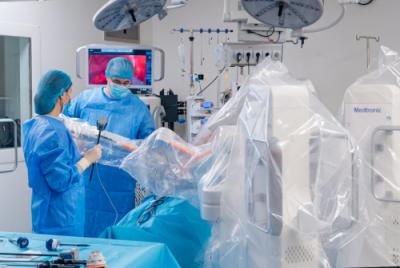 Cum poate ajuta chirurgia robotică în cancerul gastric și colorectal: experiența unui pacient tratat la OCH Constanța