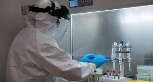 MedLife a identificat 88 de cazuri noi cu tulpina britanica, din 94 de probe secventiate