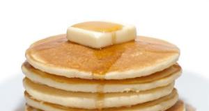   Pancakes cu quinoa si banane caramelizate