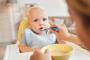 Cand ar trebui introduse alimentele solide in dieta unui bebelus?