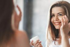 Acid salicilic vs niacinamide vs retinol: cum alegi fara sa-ti iriti tenul