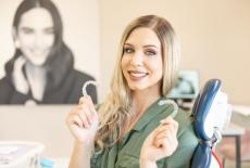 Aparat dentar transparent: Incepe transformarea zambetului cu alignere dentare