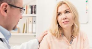 Simptomele si factorii de risc ai cancerului laringeal