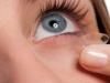 Lentilele de contact ar putea duce la orbire