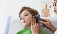 Ce trebuie sa stie orice parinte despre corpii straini auriculari