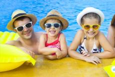 Pericolul din si de la piscine. Ce boli de piele transmisibile putem lua de la bazin