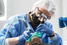 Aceeasi problema, planuri de tratament diferite: de ce clinicile stomatologice nu recomanda intotdeauna aceeasi solutie?