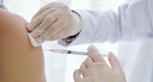 Vaccinul Moderna ofera cel putin 3 luni de imunitate impotriva COVID-19. STUDIU